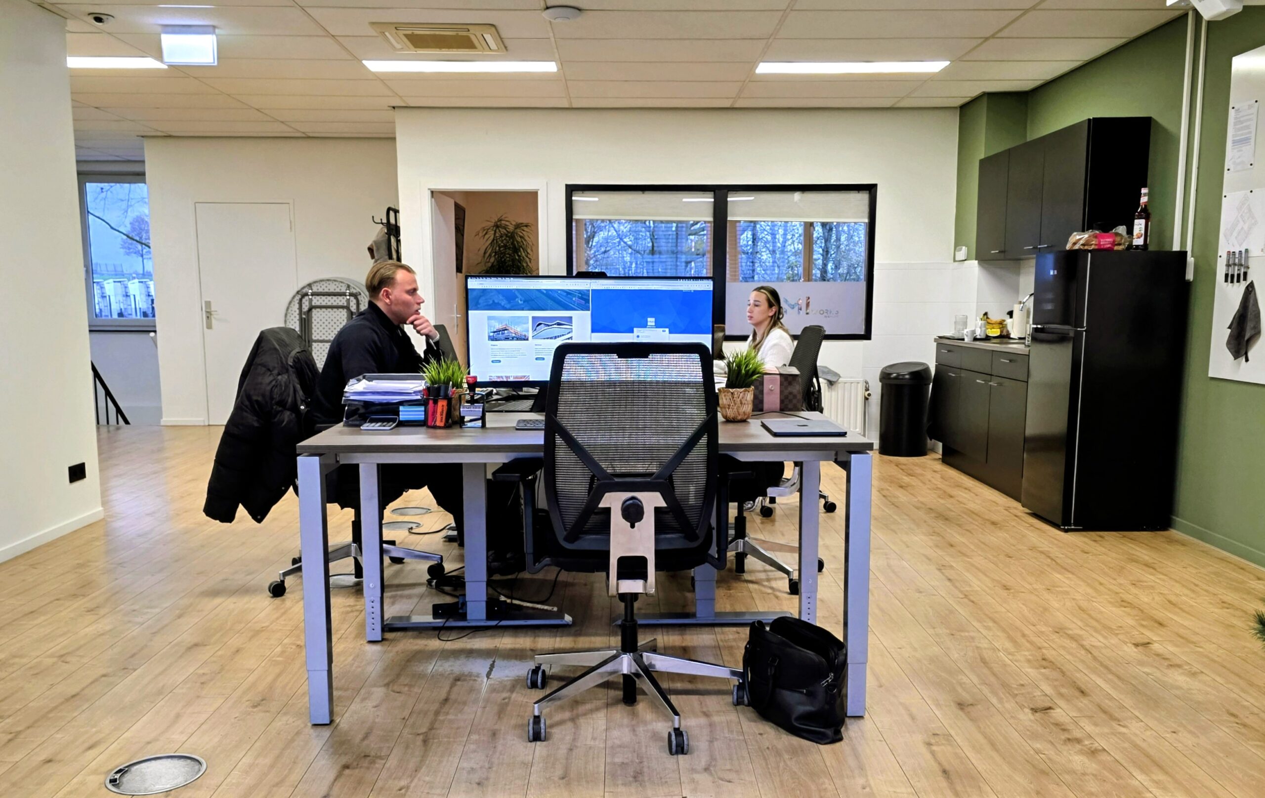 bemiddelen door te verbinden